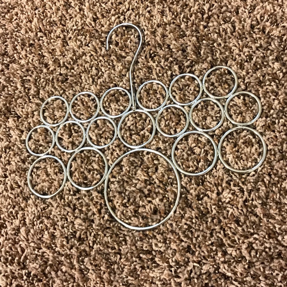 Scarf holder